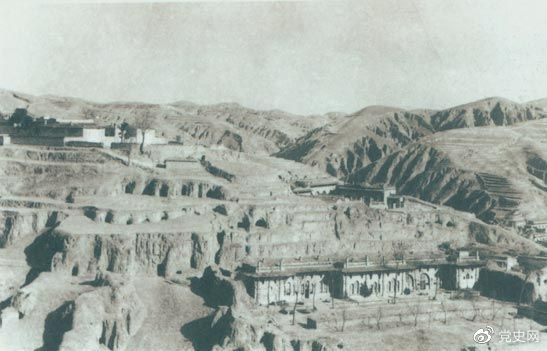 1947年12月25日至28日，中共中央在陜北米脂楊家溝召開擴(kuò)大會(huì)議（十二月會(huì)議）。圖為會(huì)議會(huì)址。